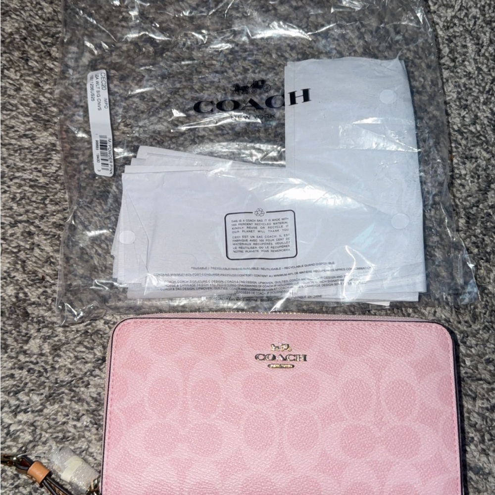 Coach Pink Signature Zip Wallet Powder Pink - Picture 3 of 4